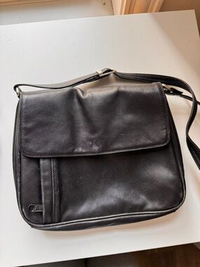 Derek Alexander vintage Black Leather Crossbody Bag - Sleek Everyday Carry